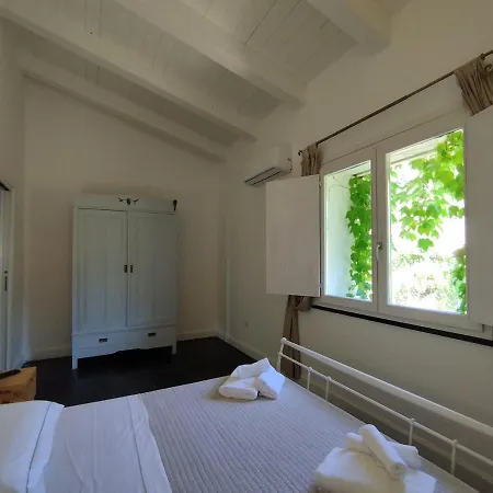 In Tenuta Asinara Vineyard בית הארחה 3*