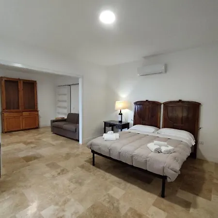 In Tenuta Asinara Vineyard סורסו